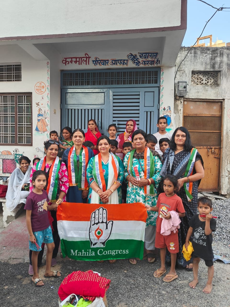 उदयपुर महिला कांग्रेस शहर द्वारा तीन दिवसीय वस्त्र वितरण अभियान सफलतापूर्वक संपन्न, सेवा कार्यों और आगे बढ़ाएंगे : जिलाध्यक्ष तारिका भानुप्रताप सिंह